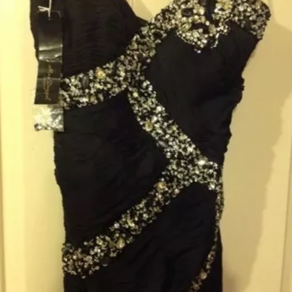 Elegant Black One-Shoulder Dress